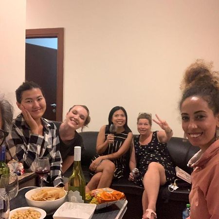 דובאי Ladies Only-Anaruby Backpackers - Metro Station Mashreq מראה חיצוני תמונה